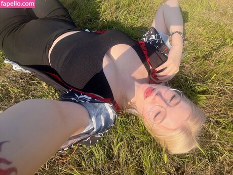 Elena Kyalviyainen haut modèle image