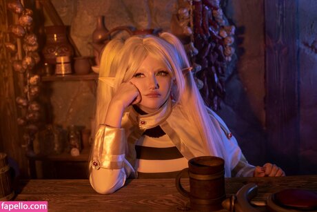 Elena Kyalviyainen étoile exclusive des photos