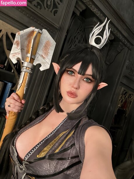 Elena Kyalviyainen modèle gratuit des photos