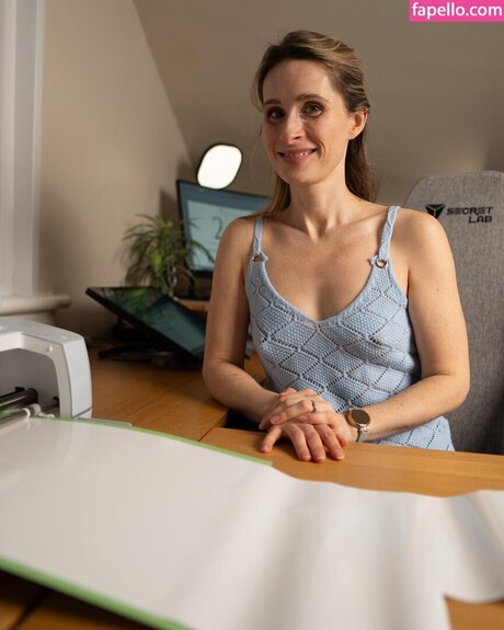 Hands On Katie actrice libre photos