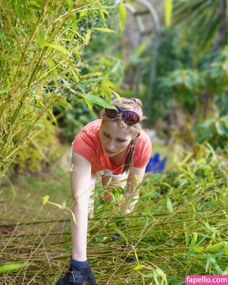 Hands On Katie modèle érotique collection