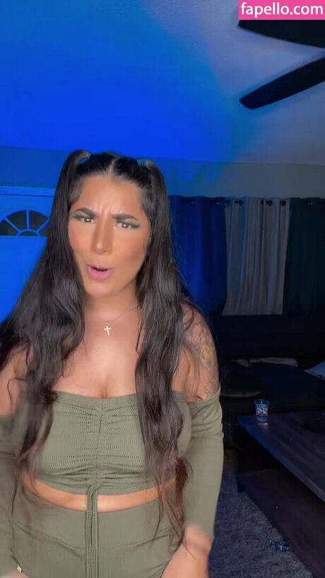 Queenmelmel_ star du porno chaude des photos