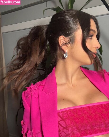 Josie Totah modèle artistique image