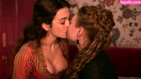 Josie Totah nus étoiles image