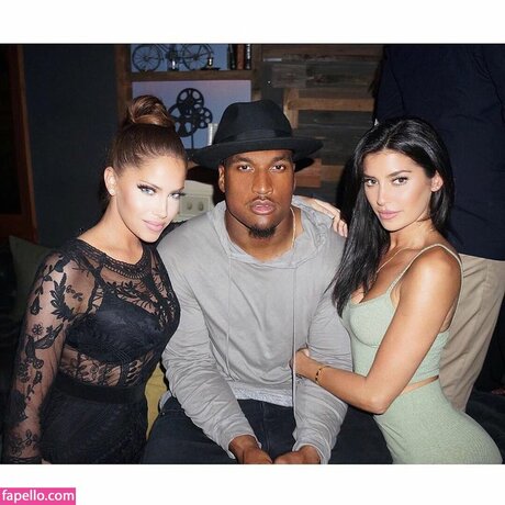 Olivia Pierson modèle nu photos