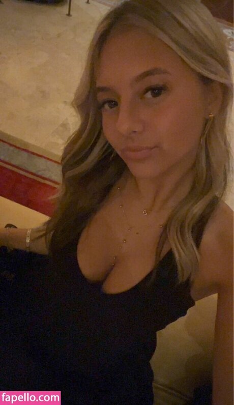 Karina Korobeynik star du porno sexy photos