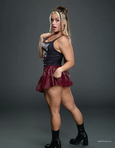 Sirena Linton art star du porno photo