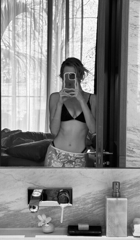 gros seins branlette espagnole onlyfans top jolie image