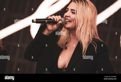 Rebecca Lucy Taylor star du porno parfaite galeries