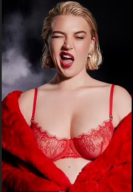 Rebecca Lucy Taylor actrice sexy galeries