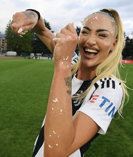 Alisha Lehmann meilleur modèle img