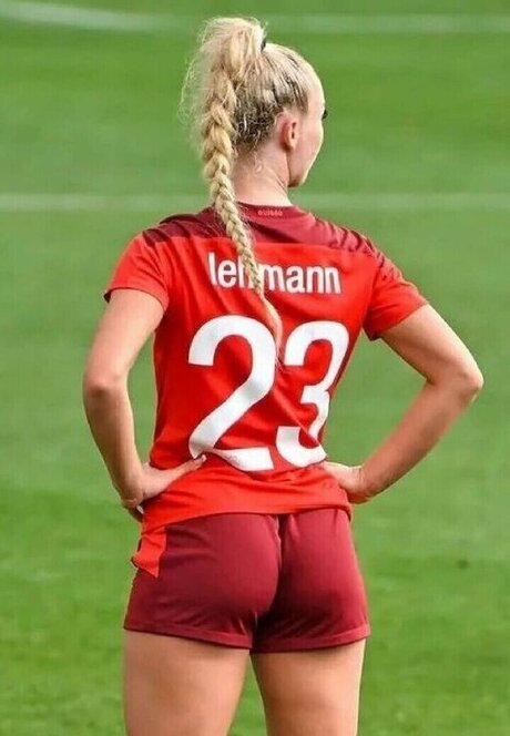 Alisha Lehmann sexe de star du porno photos