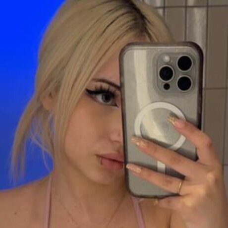 Ravegirlrori actrice libre des photos