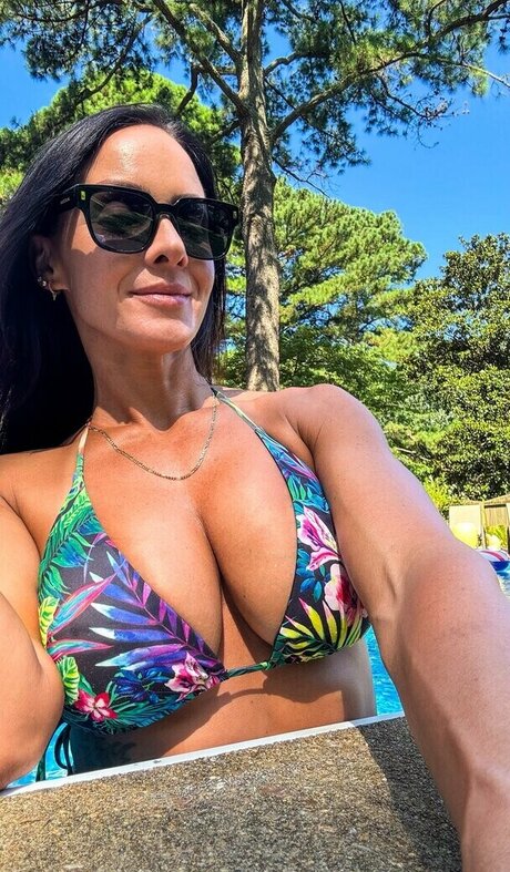 Ashley Egerton modèle exclusif galeries