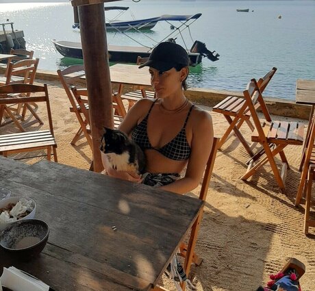 gros seins branlette espagnole onlyfans libre nu image