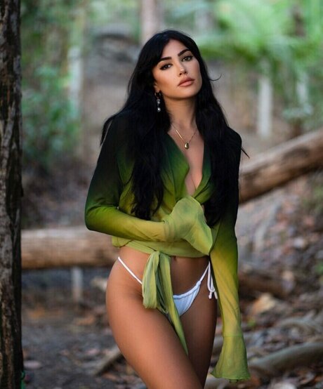 Sara Hesri star du porno adulte photos