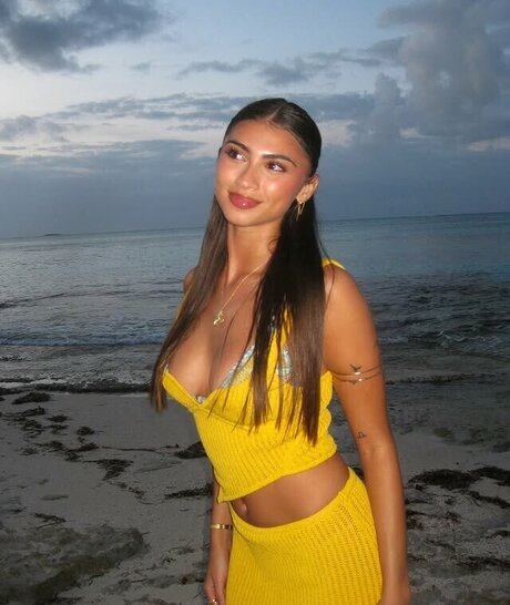 Bella Ramirez top star galerie