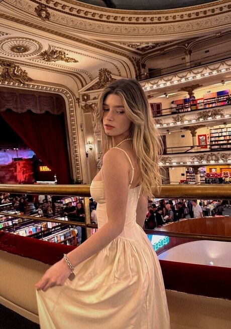 tatouages ​​blonds onlyfans nu érotique collection