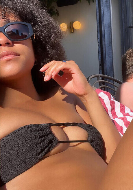 Lou Llobell star du porno belle photos