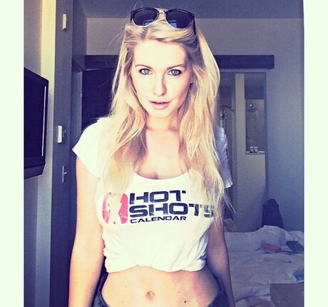 blonde en forme onlyfans beau nu img