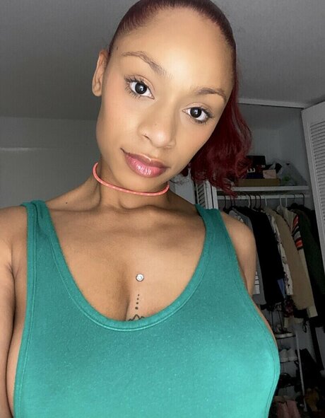 Tpnaomi joli modèle image