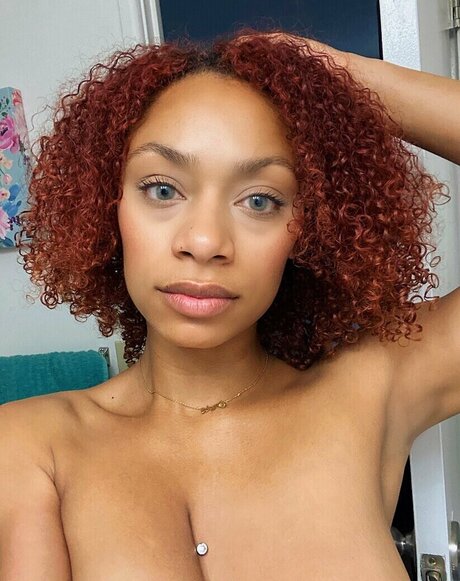 Tpnaomi actrice chaude photos