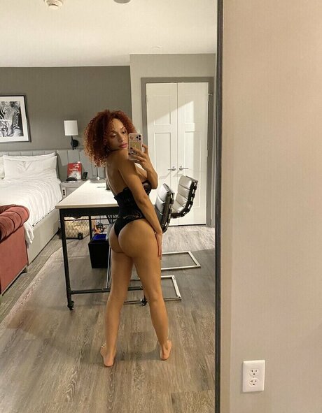 Tpnaomi star du porno nue galerie