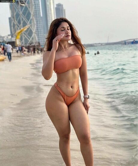 Soniya Khatri nus de stars du porno galeries