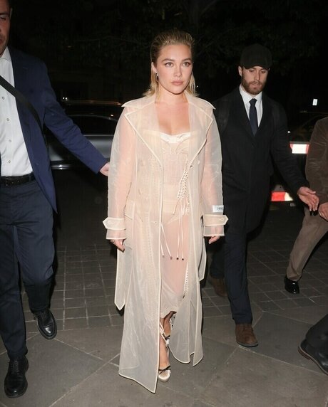 florencepugh art star du porno photo