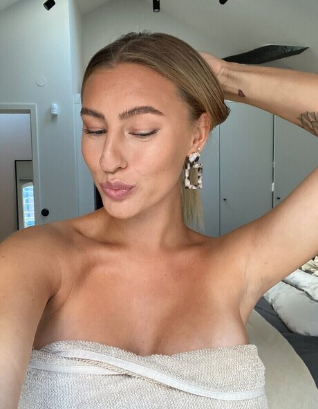 sannajornvik modèle érotique galeries