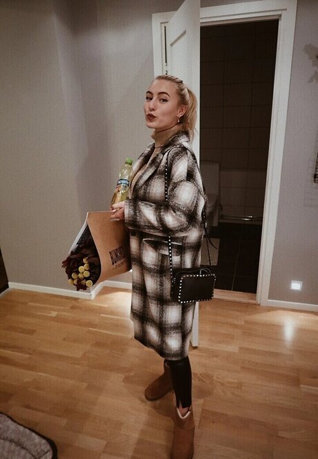 sannajornvik modèle gratuit des photos