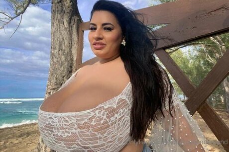 Sofia Rose modèle sexy des photos