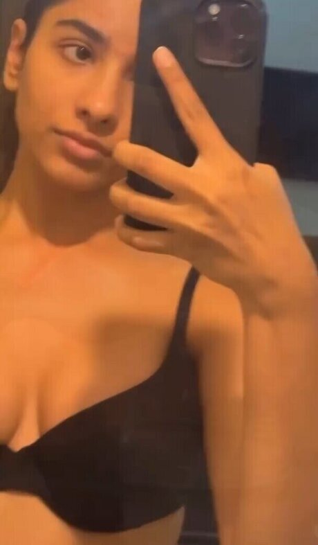 Aurora Sinclair xxx étoile img