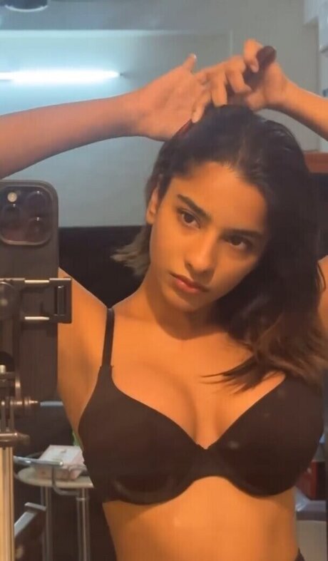 Aurora Sinclair modèle exclusif img