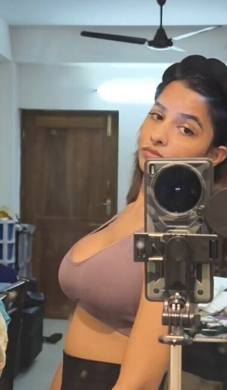 Aurora Sinclair actrice érotique des photos