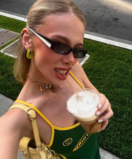 Yaren Alaca modèle sexy photos