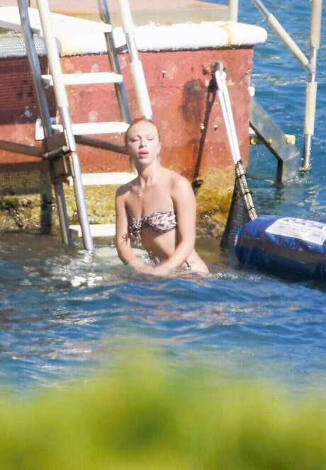 Anna Ermakova star du porno érotique img