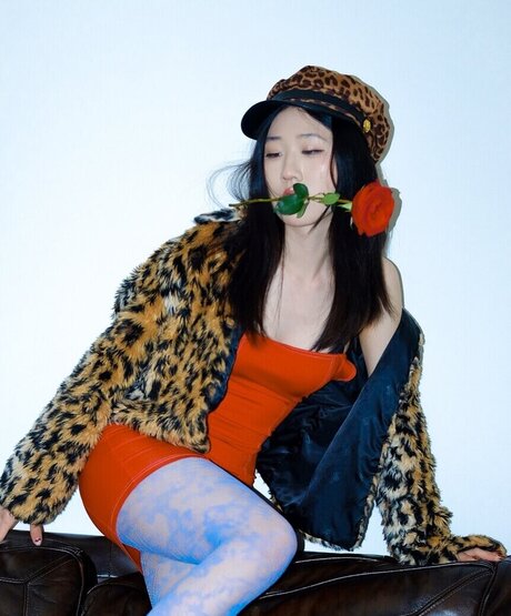 Lo3tus nus star du porno galeries