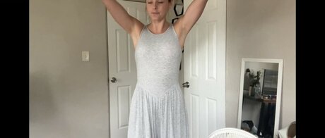 Beez ASMR star du porno galeries