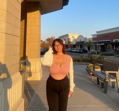 keziahmoua modèle érotique img