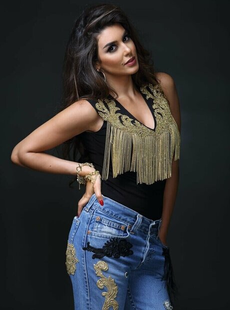 Yasmine Sabri modèle collection