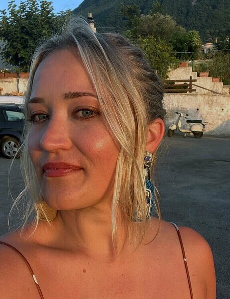 chaton courbé onlyfans parfait chaud images