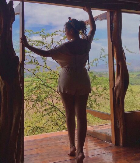 Camila Erika Montengro Rubina modèle magnifique des photos