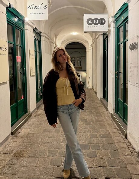 Lena Kozlovac modèle joli galerie