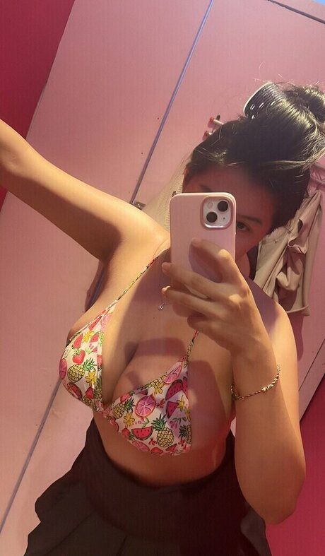 MeiMei Chan star du porno sympa des photos