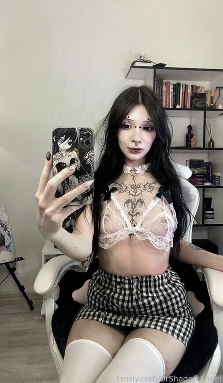 UrShadowAngel étoile nue img