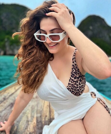 Shivaleeka Oberoi star du porno exclusive images