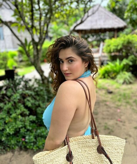 Shivaleeka Oberoi étoile sexy archive