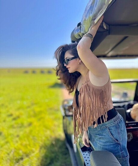 Shivaleeka Oberoi haut étoile img