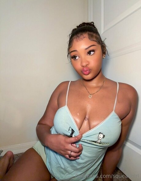 Squeak Girl star du porno parfaite archive